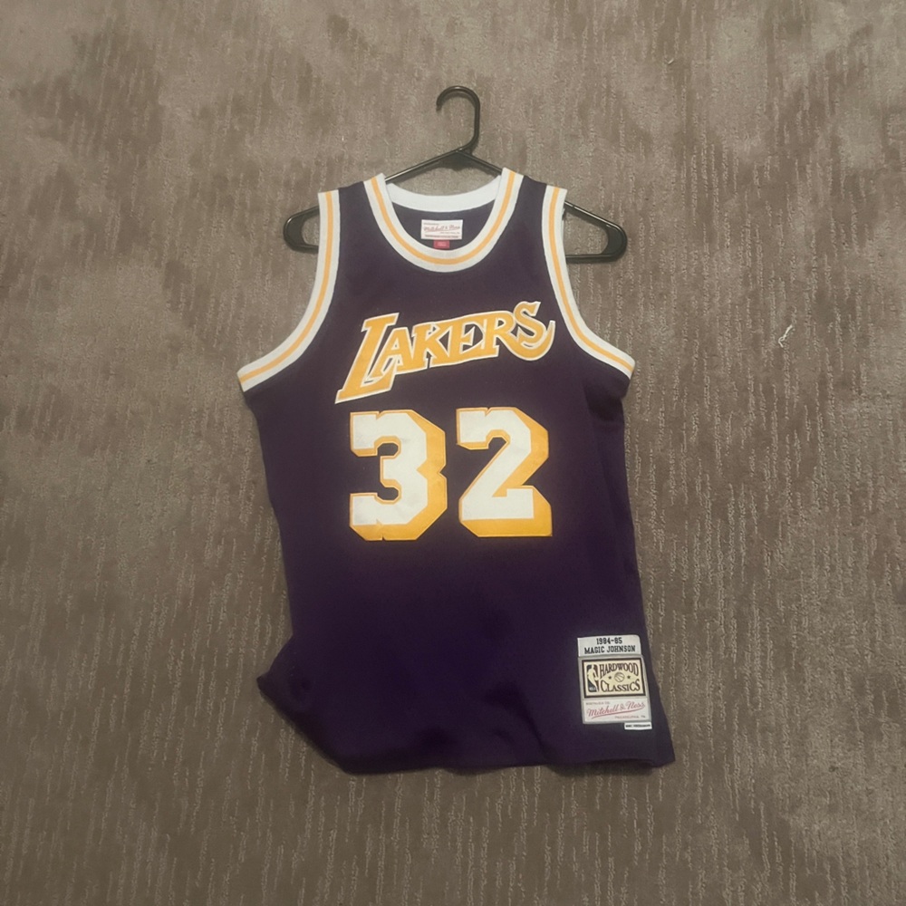 Magic Johnson retro jersey